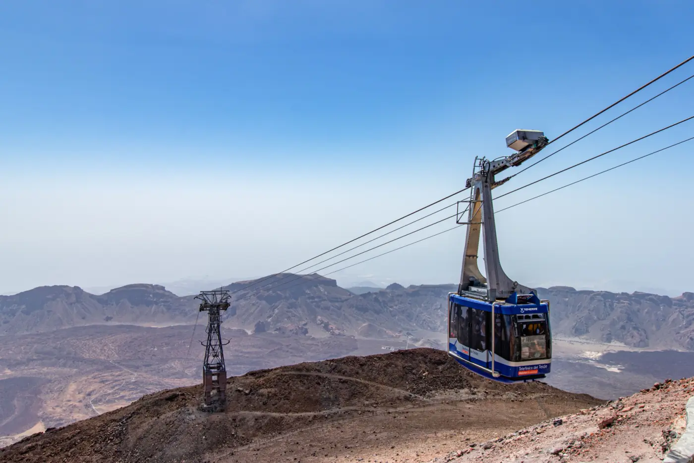 Une cabine du téléphérique du Teide avec vue panoramique sur l'île